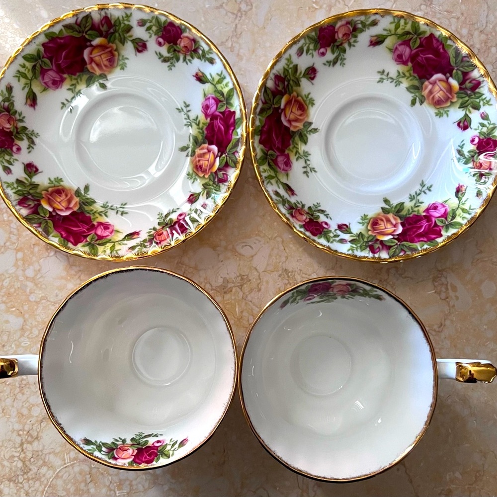🇬🇧 ROYAL ALBERT 🇬🇧- 4 pc set- FINE BONE CHINA- Old Country Rose- MI England